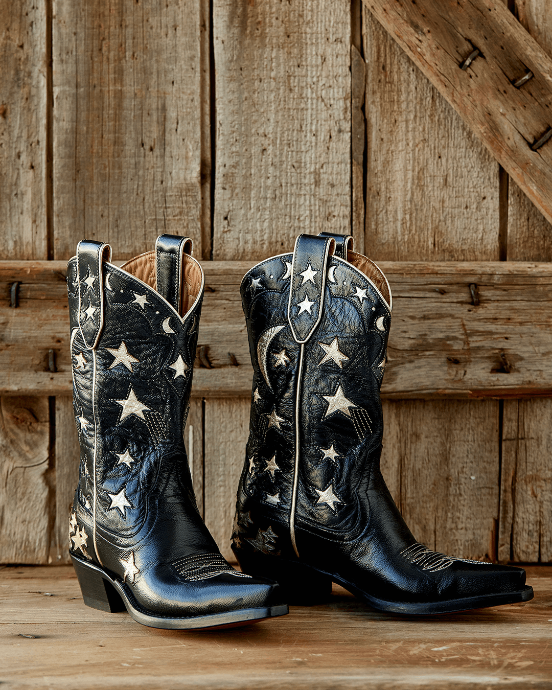 Rush Black Pale Gold | Wakke Agency